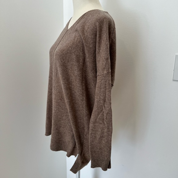 She + Sky V Neck Long Sleeve Sweater with High Low Hem - Picture 4 of 6